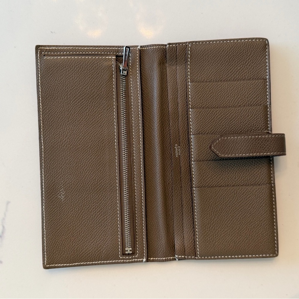 Authentic Hermes Bearn wallet in Etoupe palladium hardware - Picture 4 of 7
